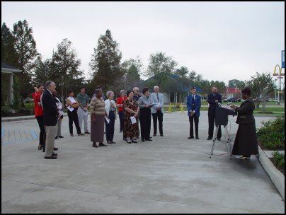 Crown of people at the dedication